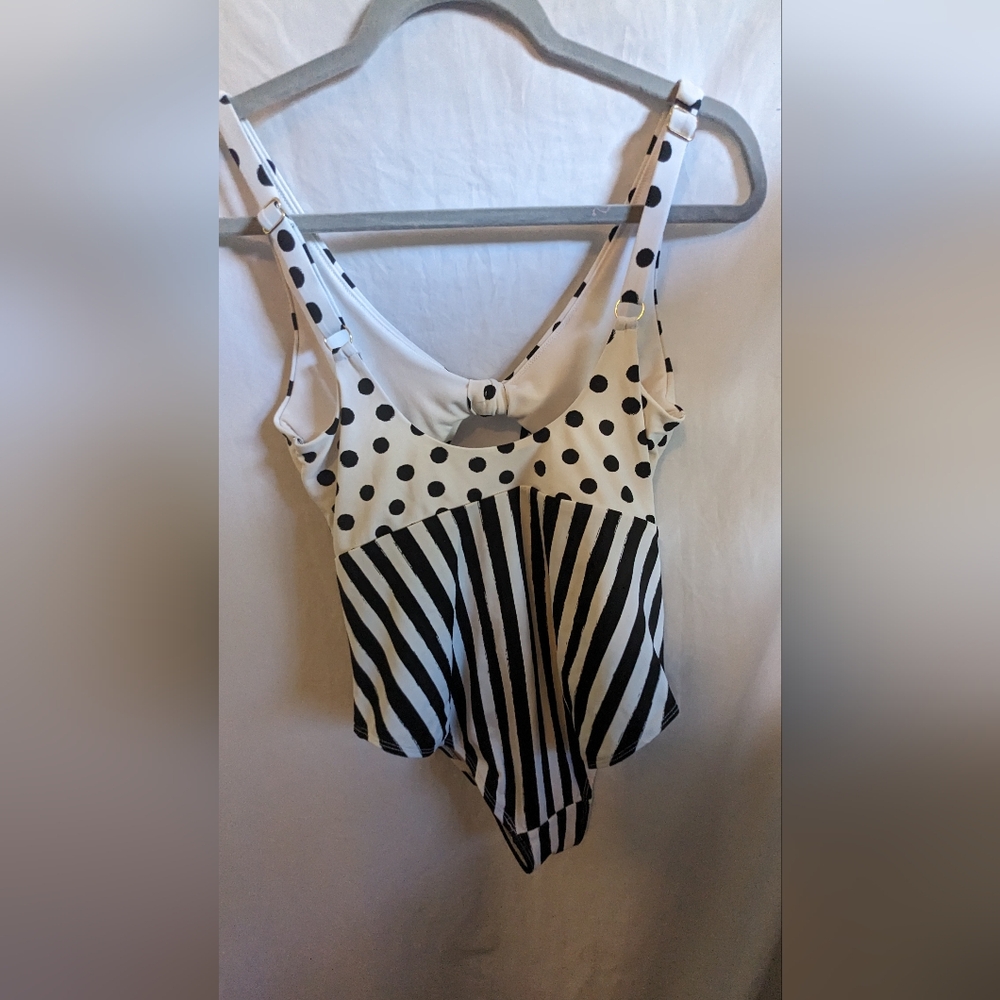 Polka dot one piece - Picture 3 of 4